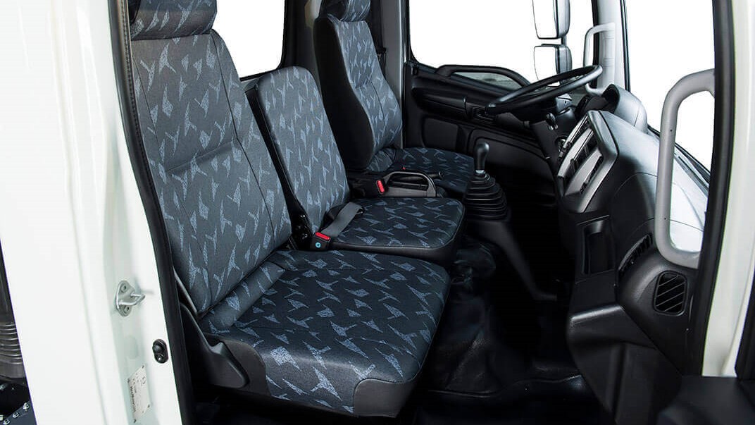 Hino FC9JLTC 6.5 tấn thùng kín