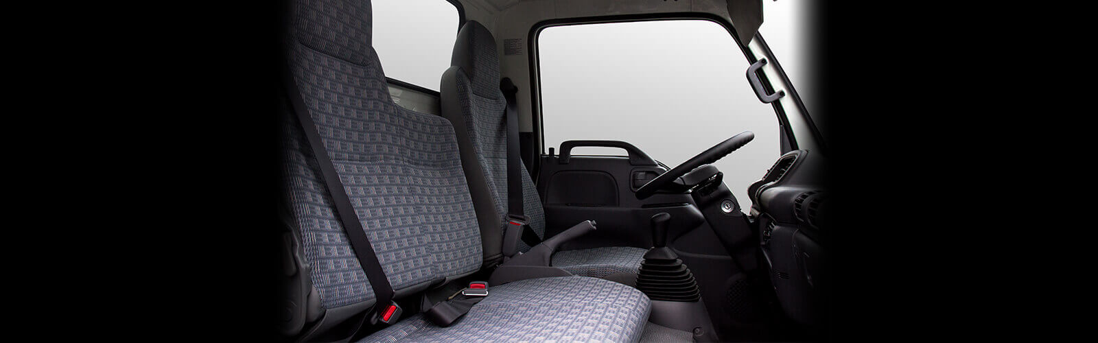 Isuzu QKR77FE4 1.9 tấn thùng kín