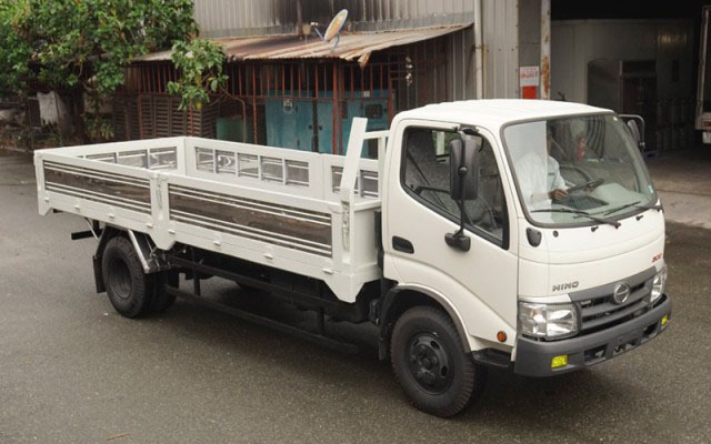 Hino Dutro XZU342L 3.5 tấn thùng lửng
