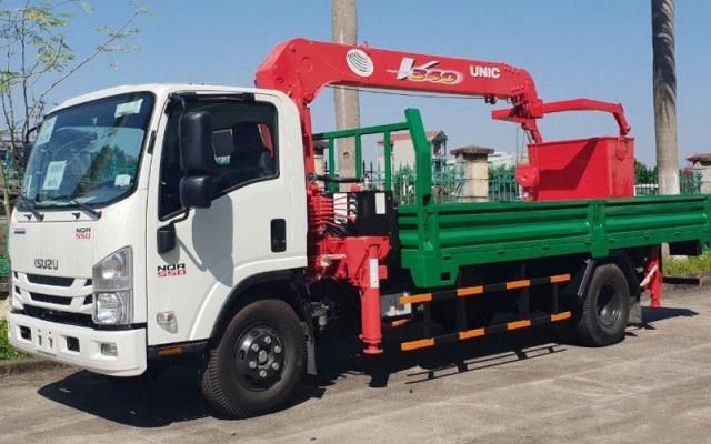 Isuzu NQR75ME4 4.4 tấn cẩu UNIC