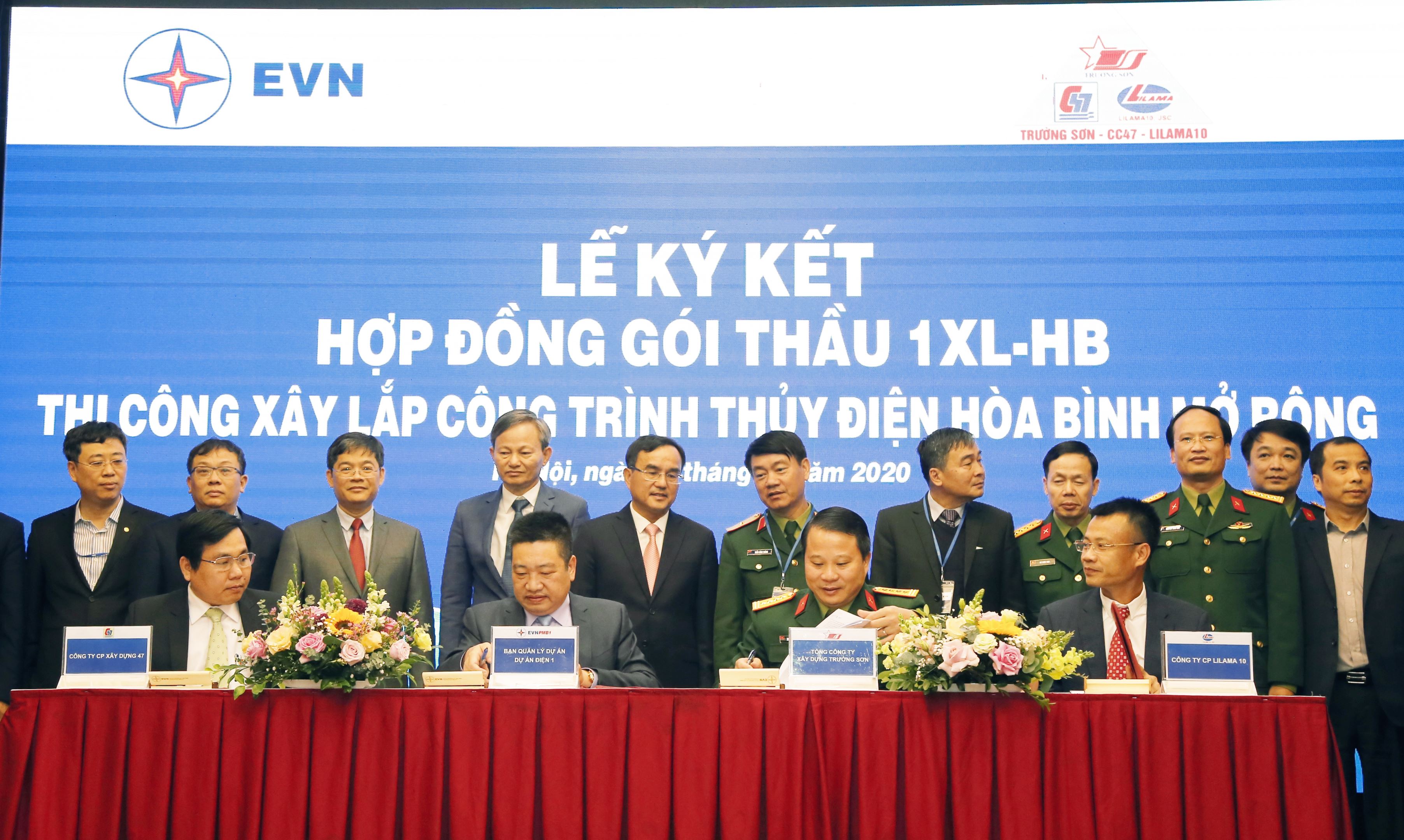 Ký kết gói thầu thi công xây lắp công trình Nhà máy Thủy điện Hòa Bình mở rộng