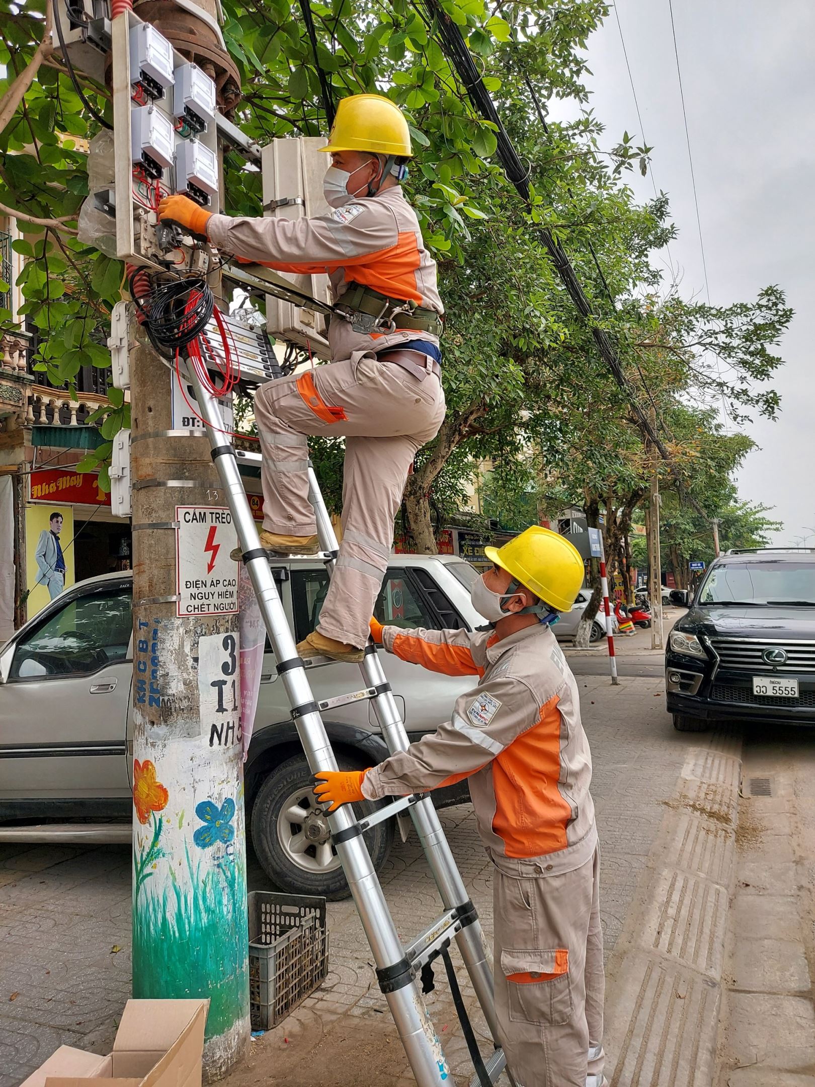 Công ty Điện lực Hà Tĩnh đẩy nhanh tiến độ thay công tơ điện tử