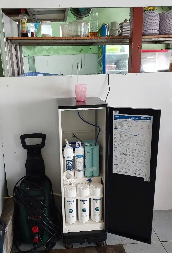 Hình lắp đặt thực máy lọc nước RO Karofi KAQ-D36S