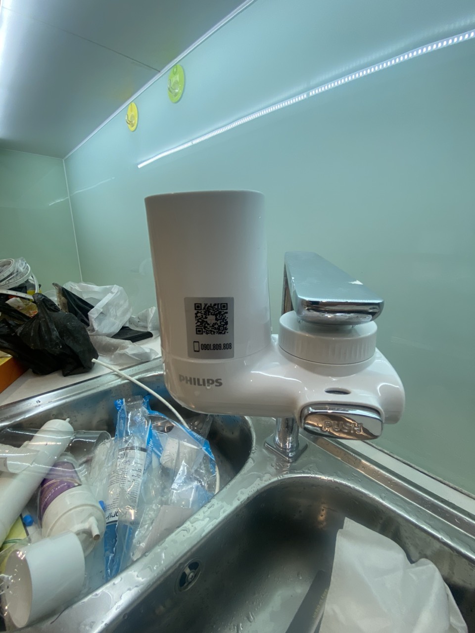 Hình ảnh lắp đặt thực tế bộ lọc nước tại vòi Philips AWP3753