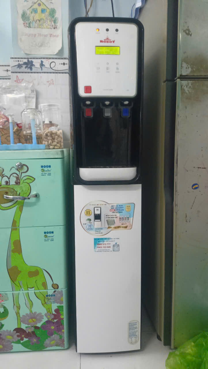 Hình lắp đặt thực tế máy lọc nước ION Kiềm Robot UHC tủ đứng