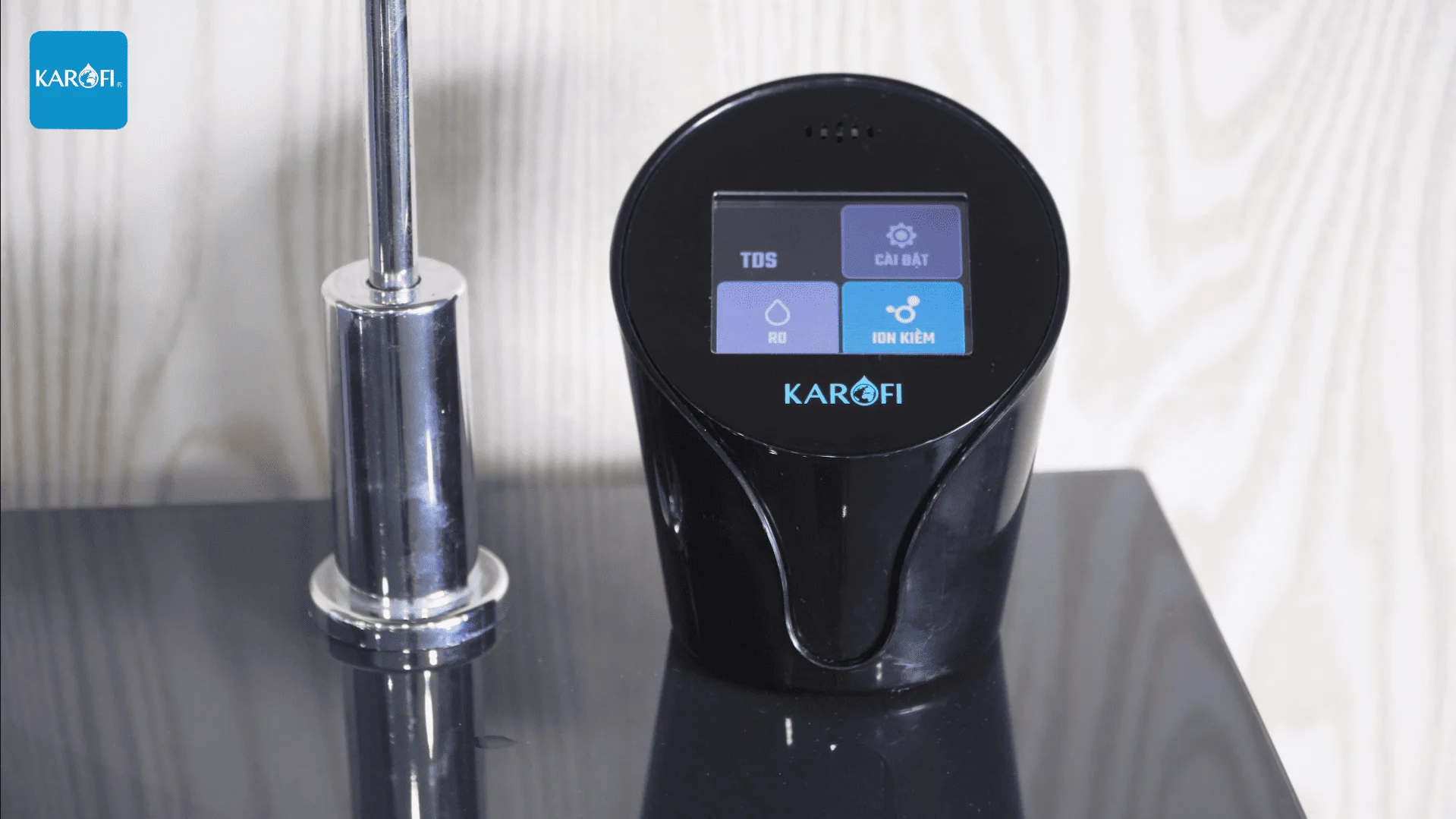 Dễ dàng lấy nước với màn hình cảm ứng được trang bị trên máy