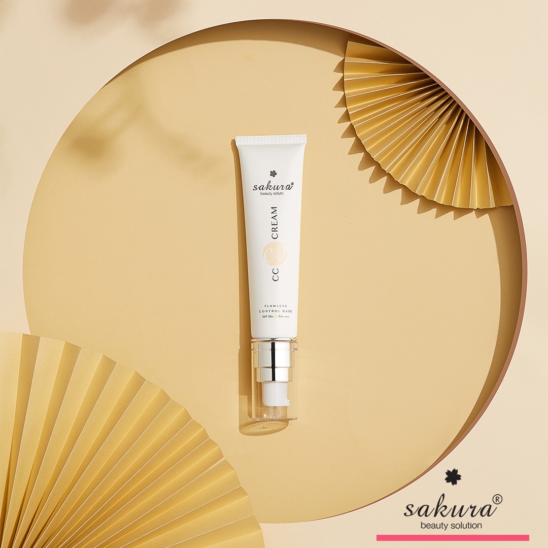 Kem trang điểm Sakura CC Cream Flawless Control Base SPF50+