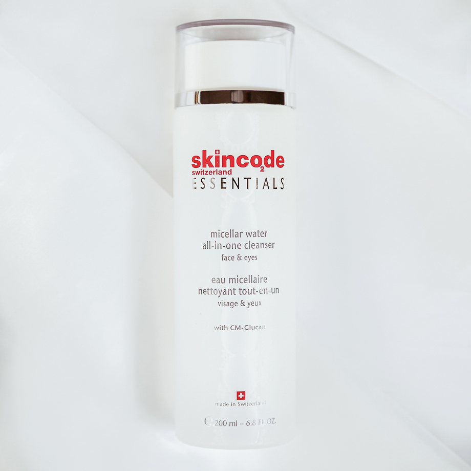 Sữa rửa mặt tẩy trang Skincode Essentials Micellar Water All-In-One Cleanser