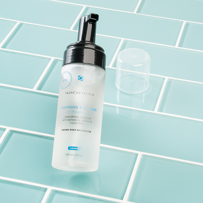 Sữa rửa mặt tạo bọt làm dịu da SkinCeuticals Soothing Cleanser Foam