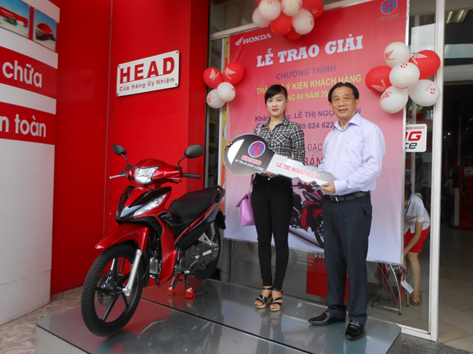 Honda Việt Nam trao giải thưởng xe Wave RSX110 trong chương trình “Thăm dò ý kiến khách hàng
