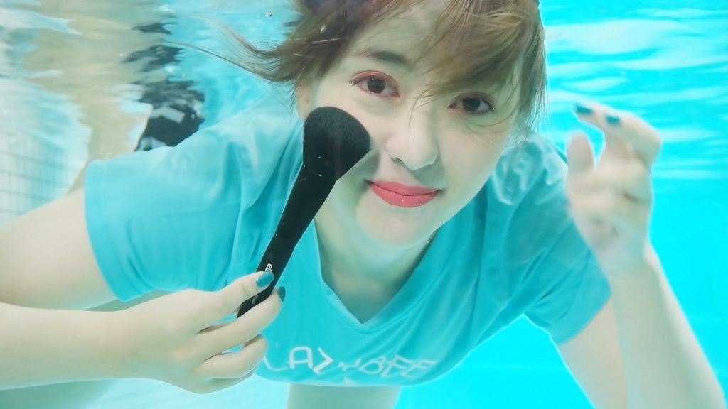 Waterproof Là Gì? Những Loại Mỹ Phẩm Nào Cần Phải Chọn Waterproof? Waterproof Là Gì? Những Loại Mỹ Phẩm Nào Cần Phải Chọn Waterproof?