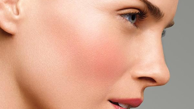 Bí quyết đánh phấn má hoàn hảo cho làn da tuổi 30-40 Bí quyết đánh phấn má hoàn hảo cho làn da tuổi 30-40