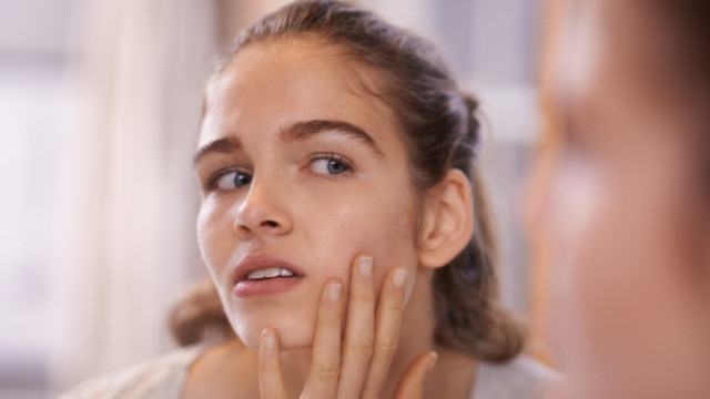 Những thói quen không ai ngờ khiến lỗ chân lông bị bít và mặt đầy mụn Những thói quen không ai ngờ khiến lỗ chân lông bị bít và mặt đầy mụn