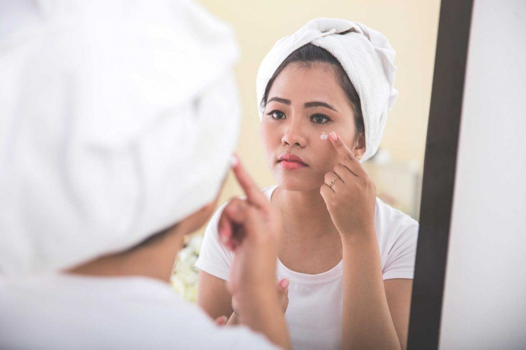 Làm Gì Khi Da Mặt Bị Dị Ứng Nổi Mụn, Đỏ Và Viêm? Làm Gì Khi Da Mặt Bị Dị Ứng Nổi Mụn, Đỏ Và Viêm?