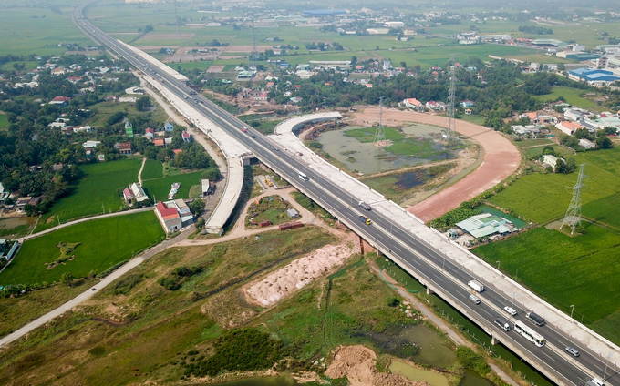 Khởi công gói thầu J3 dự án cao tốc Bến Lức-Long Thành