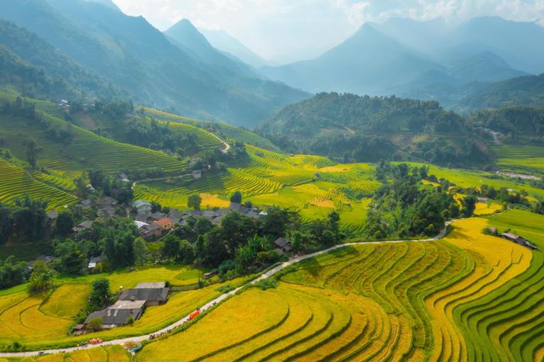 9 DAY ADVENTURE TOURS VIETNAM: MU CANG CHAI -SAPA - HOANG SU PHI TREK