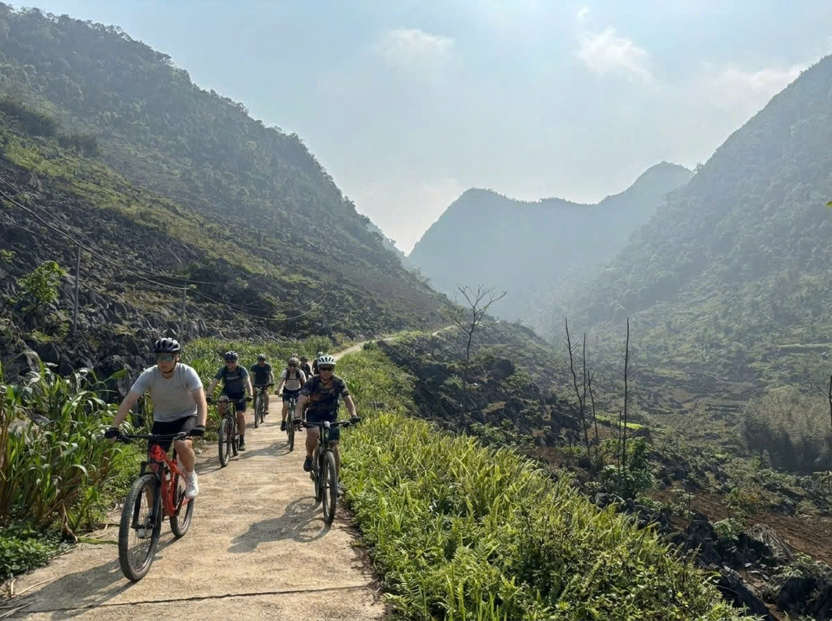 12 DAY VIETNAM CYCLING TOURS | XUAN SON -MOC CHAU -MAI CHAU - PU LUONG