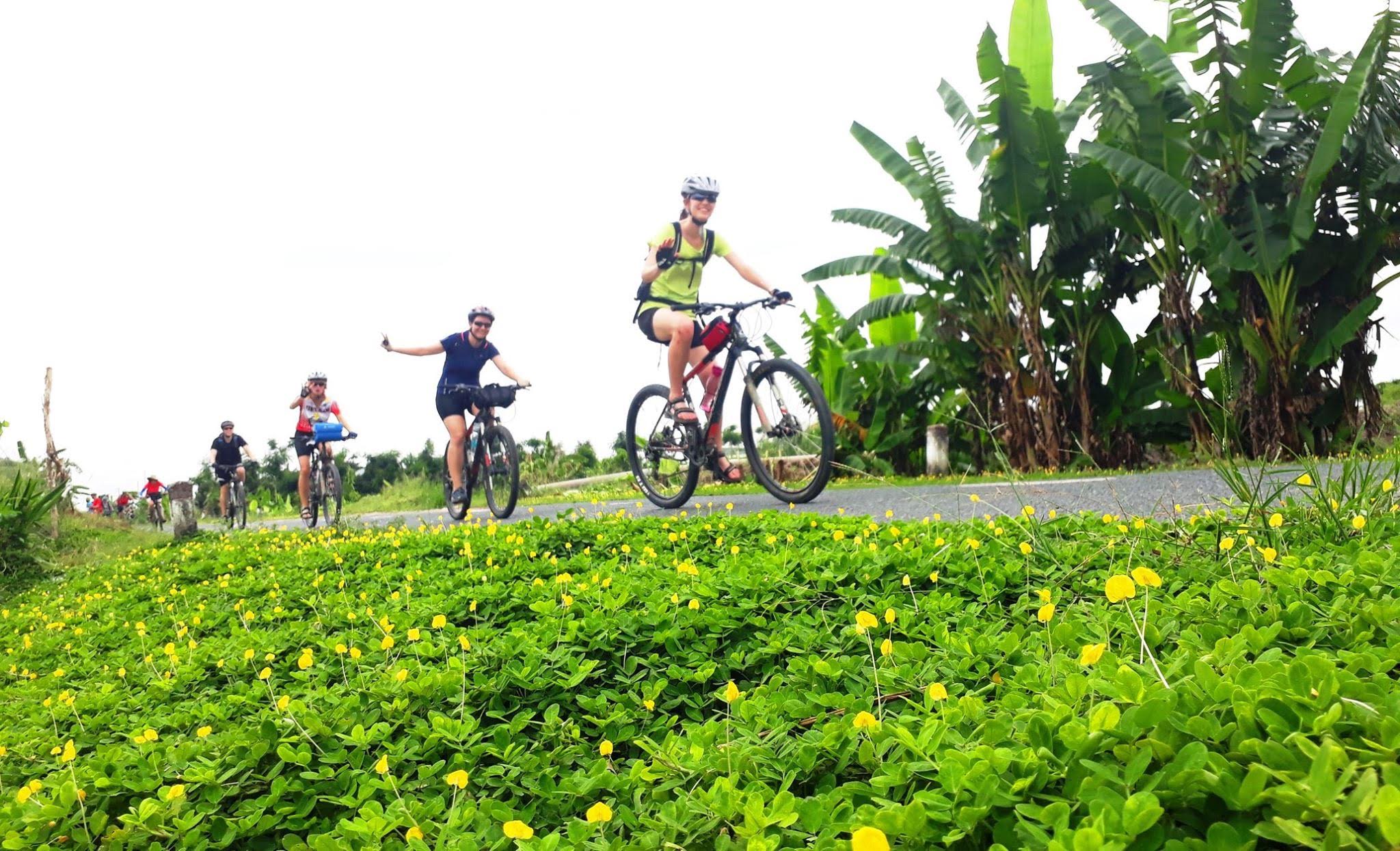 15 DAYS - MEKONG DELTA - CON DAO ISLAND BICYCLE HOLIDAY