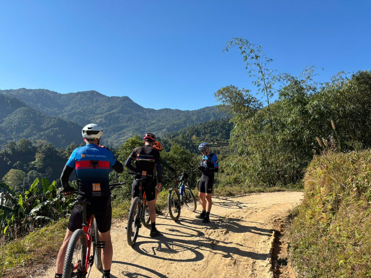 5 DAY MOC CHAU - MAI CHAU - PU LUONG BICYCLE TOURS