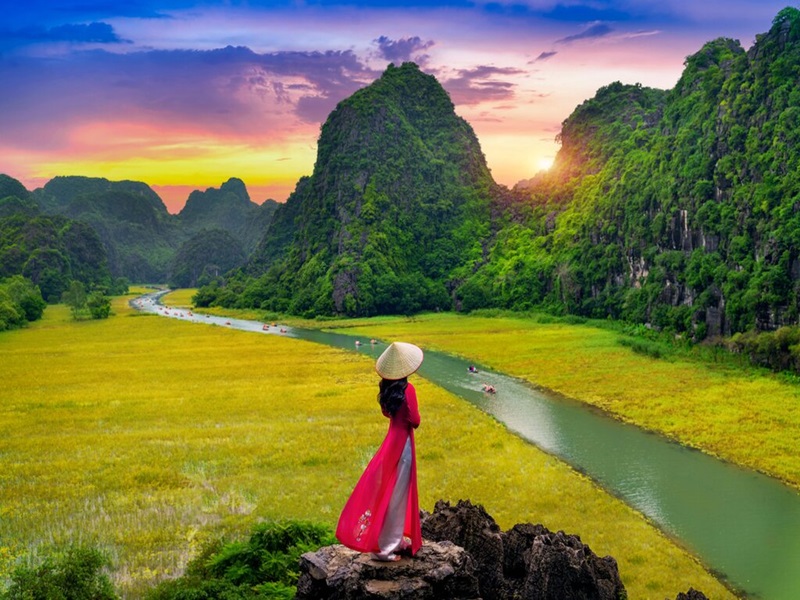 8 DAY VIETNAM  ADVENTURE TOURS: HANOI-SAPA - MAI CHAU -TAM COC - HALONG BAY