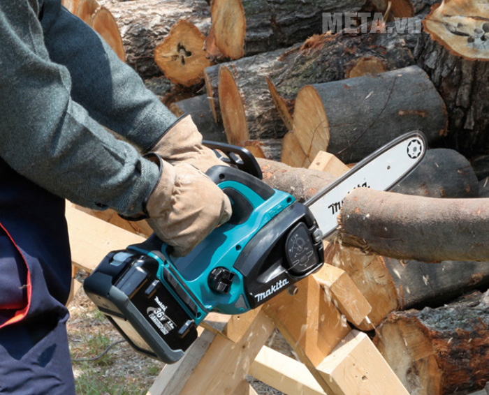 Máy cưa xích chạy pin MAKITA