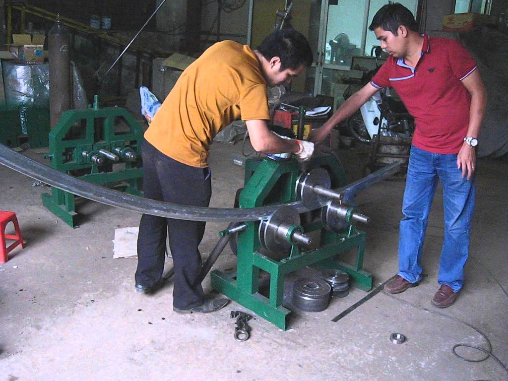 Máy uốn ống A2 giá rẻ kèm bộ khuôn uốn ống tròn inox từ Ø16 - Ø63 và bộ uốn hộp.