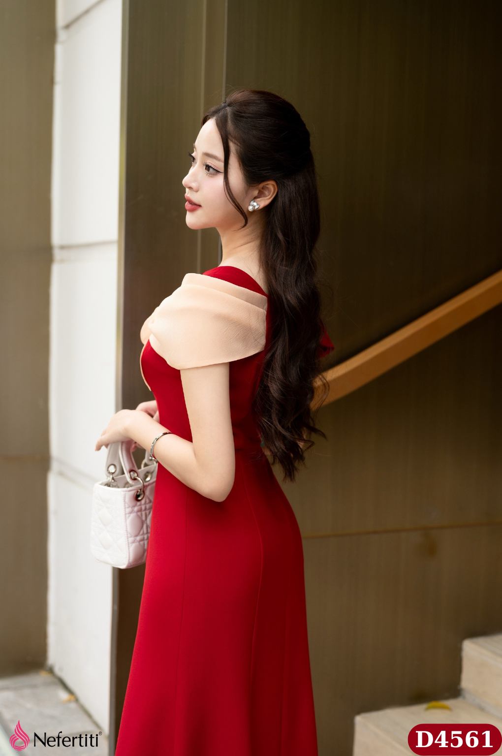 2D4561 - Đầm đỏ cài hoa nude thanh lịch