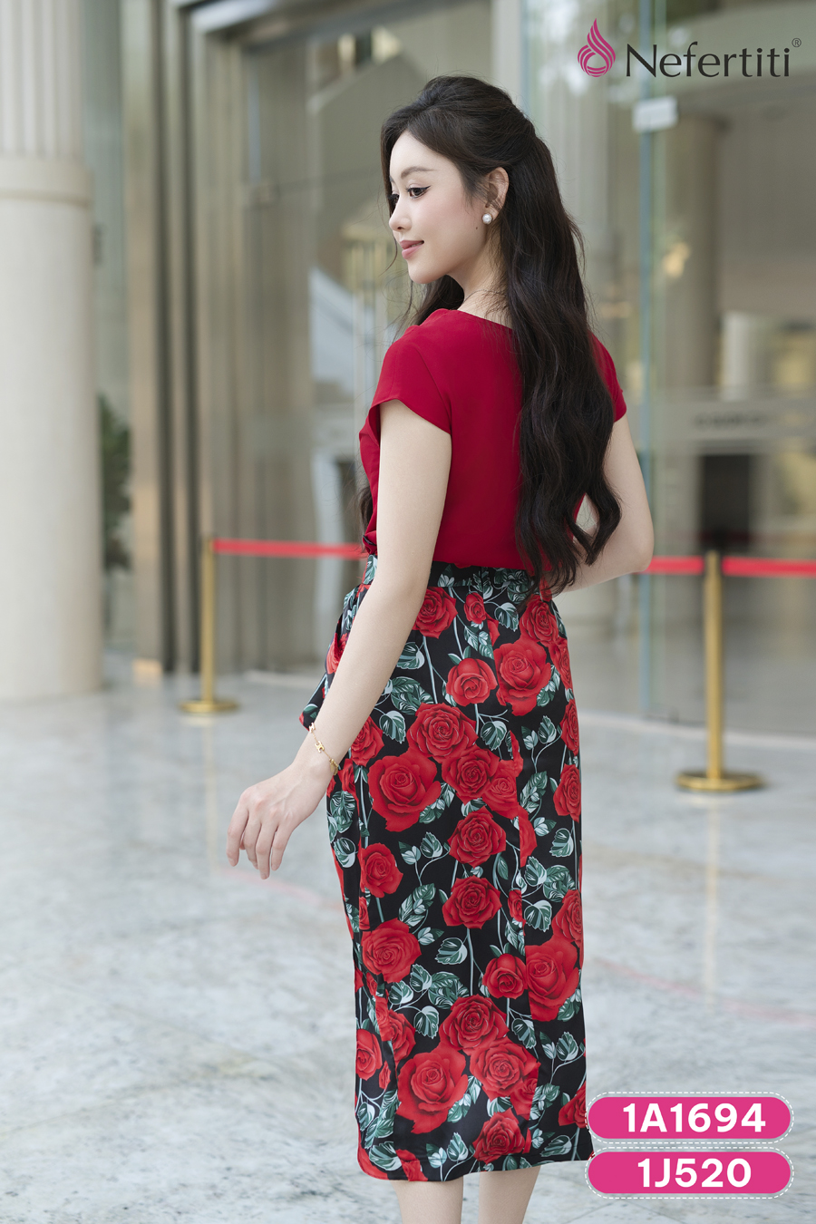 1J520 - Chân Váy Họa Tiết Hoa Đỏ