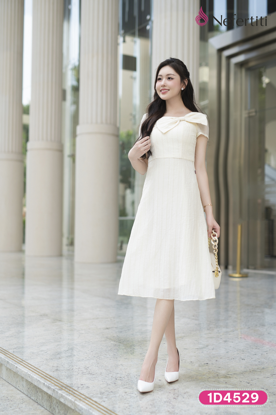 1D4529 - Đầm kem phối nơ cổ