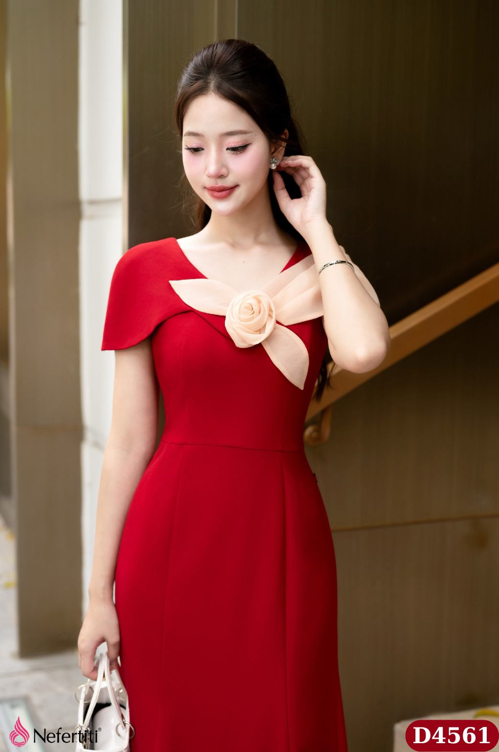 2D4561 - Đầm đỏ cài hoa nude thanh lịch