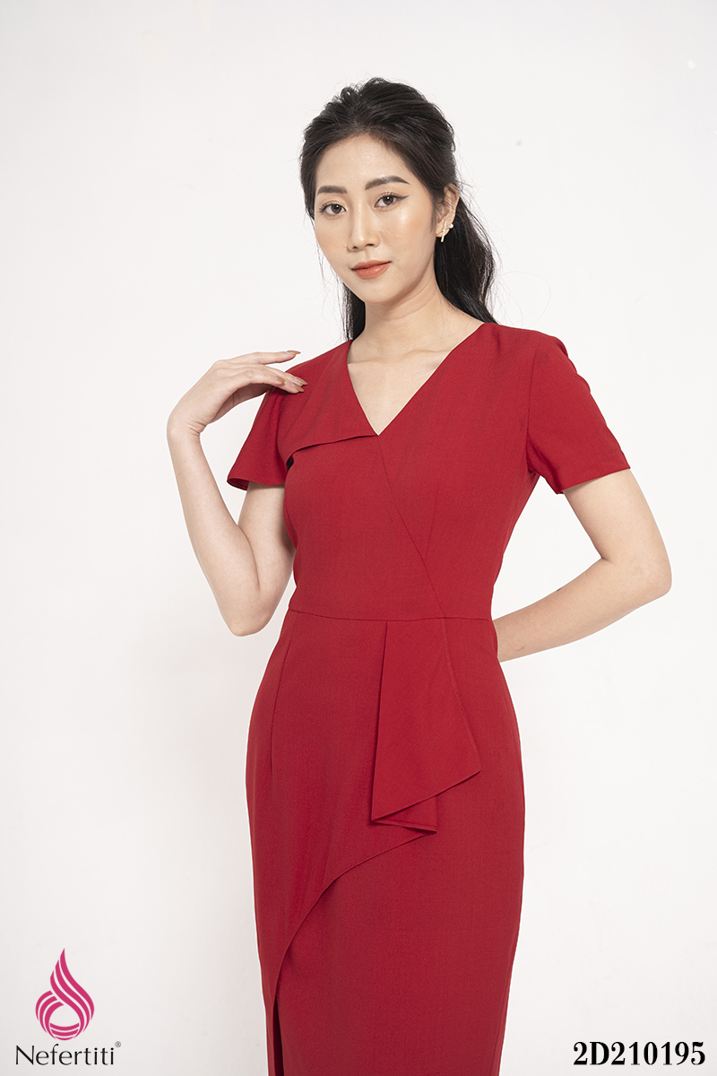 2D210195 - ĐẦM ĐỎ CỔ V XẾP BÈO RỦ TRANG TRÍ