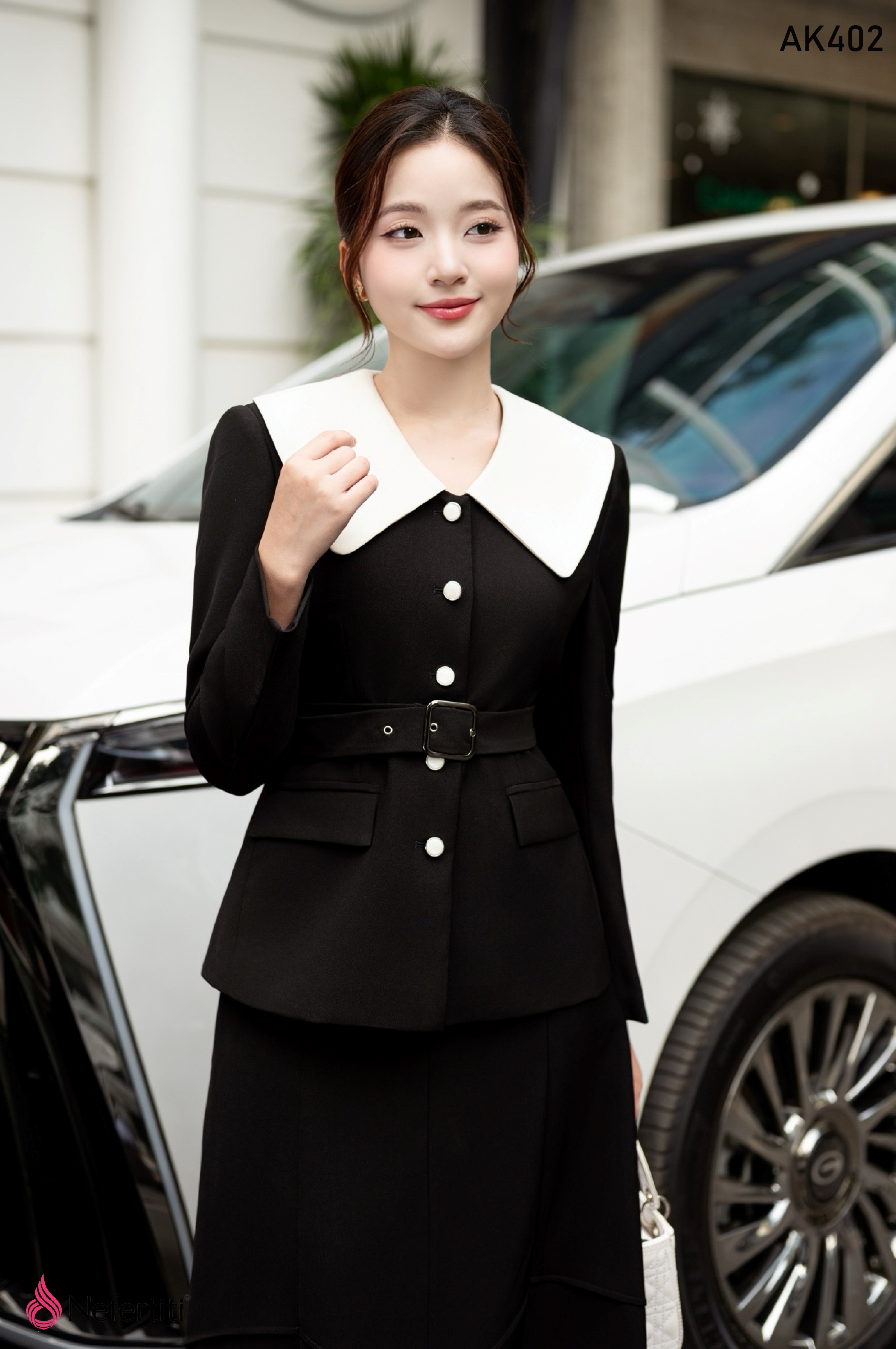 3AK402 - Áo Khoác Đen Cổ Trắng Hiện Đại