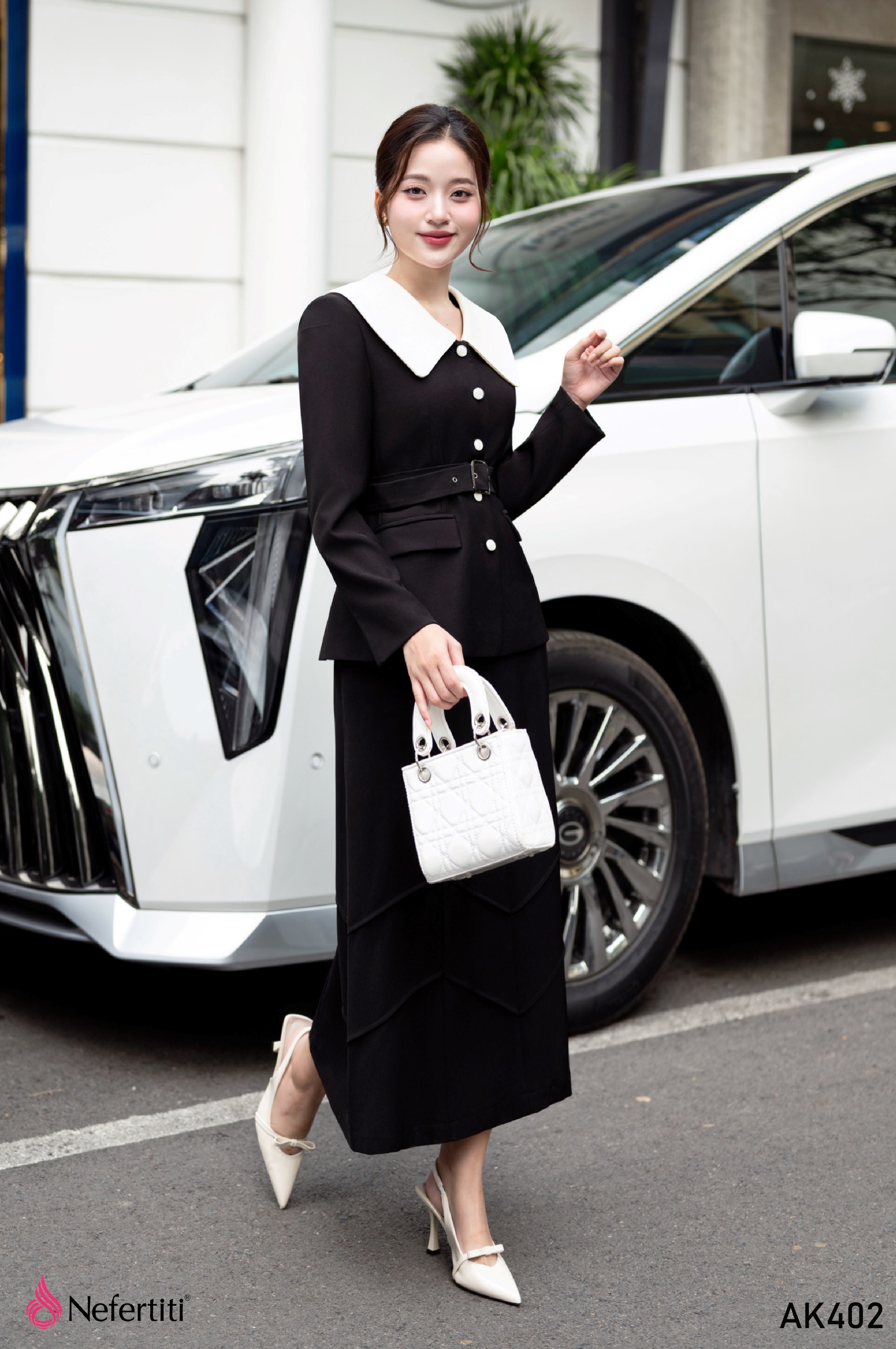 3AK402 - Áo Khoác Đen Cổ Trắng Hiện Đại