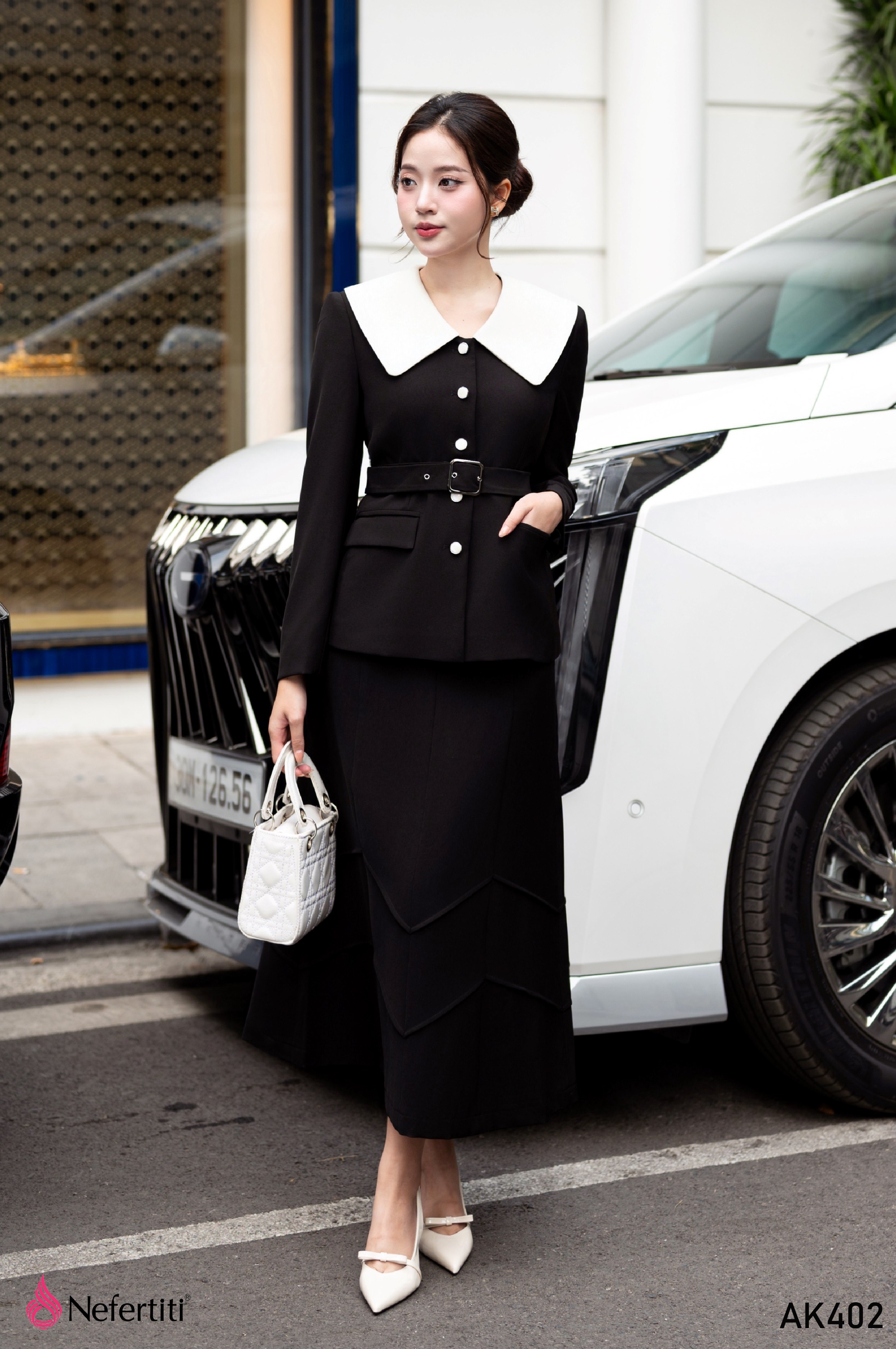 3AK402 - Áo Khoác Đen Cổ Trắng Hiện Đại