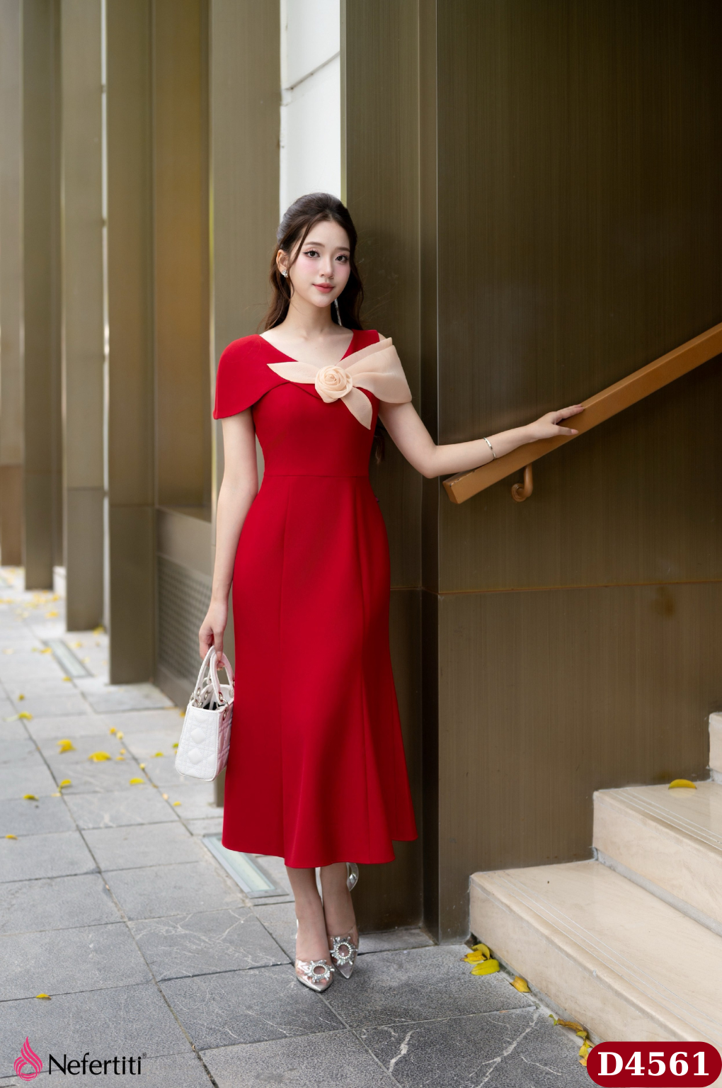 2D4561 - Đầm đỏ cài hoa nude thanh lịch