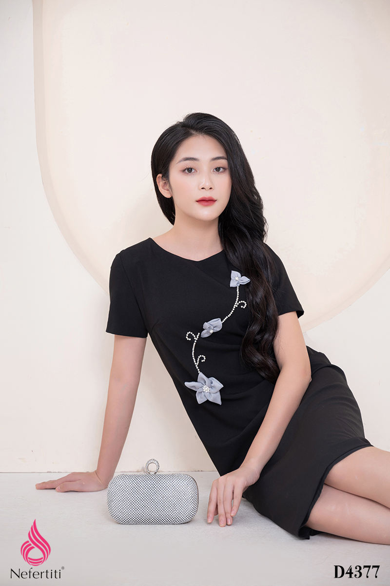 1D4377 - ĐẦM ĐEN DÁNG SUÔNG