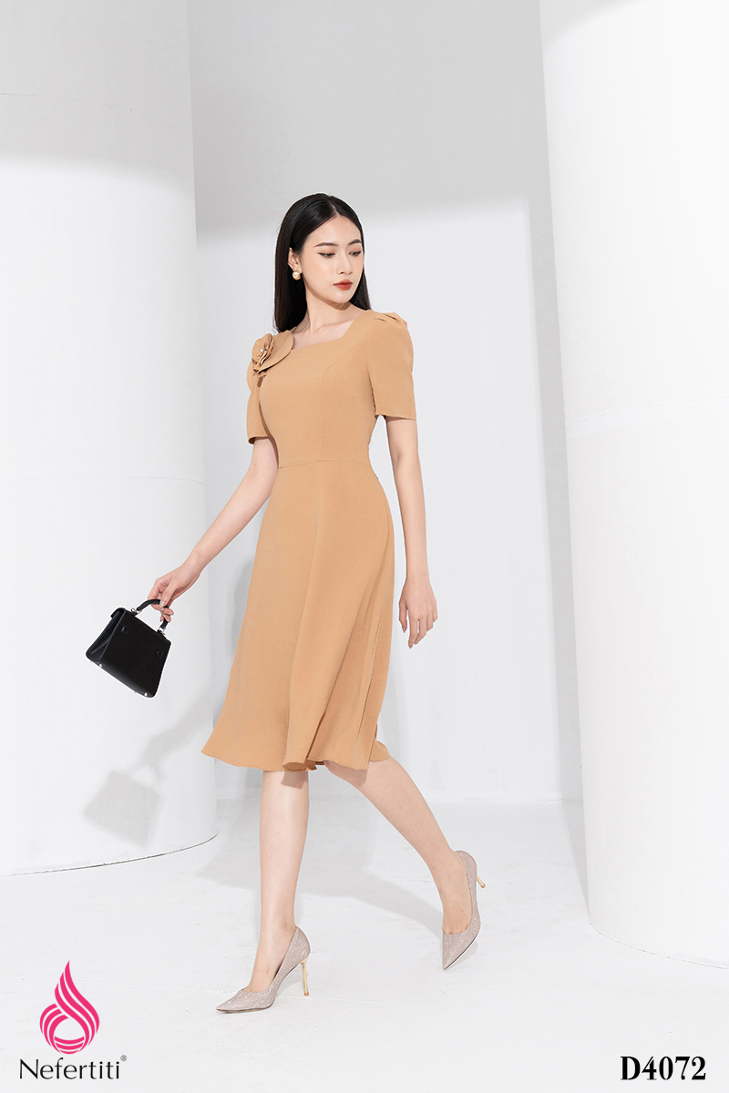 1D4072 - ĐẦM CỔ VUÔNG DÁNG XÒE