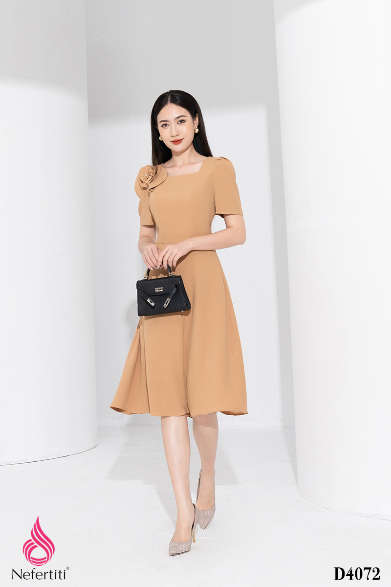 1D4072 - ĐẦM CỔ VUÔNG DÁNG XÒE