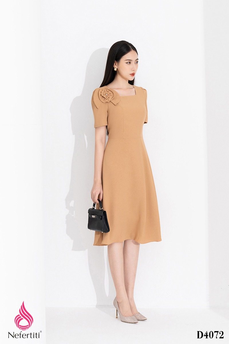 1D4072 - ĐẦM CỔ VUÔNG DÁNG XÒE