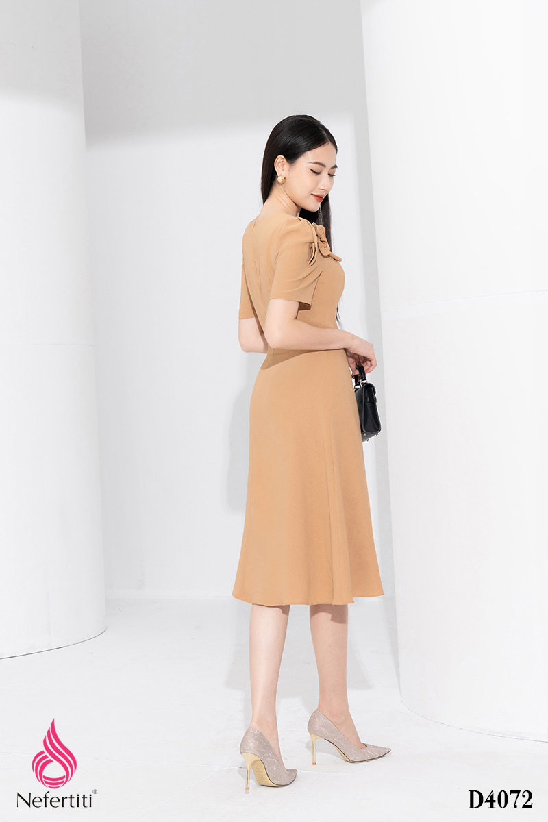 1D4072 - ĐẦM CỔ VUÔNG DÁNG XÒE