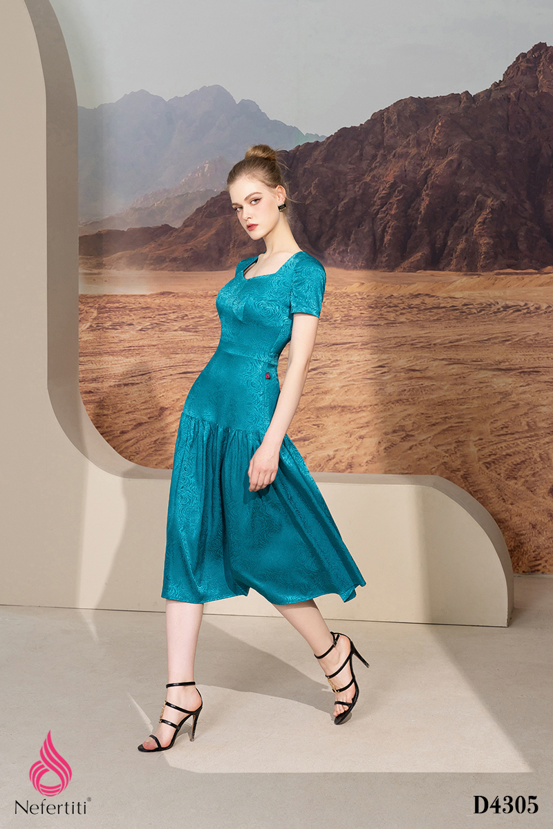 1D4305 - ĐẦM LỤA CỔ VUÔNG DÁNG XÒE