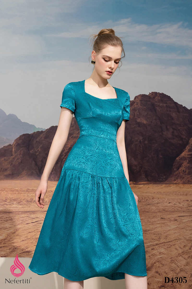 1D4305 - ĐẦM LỤA CỔ VUÔNG DÁNG XÒE