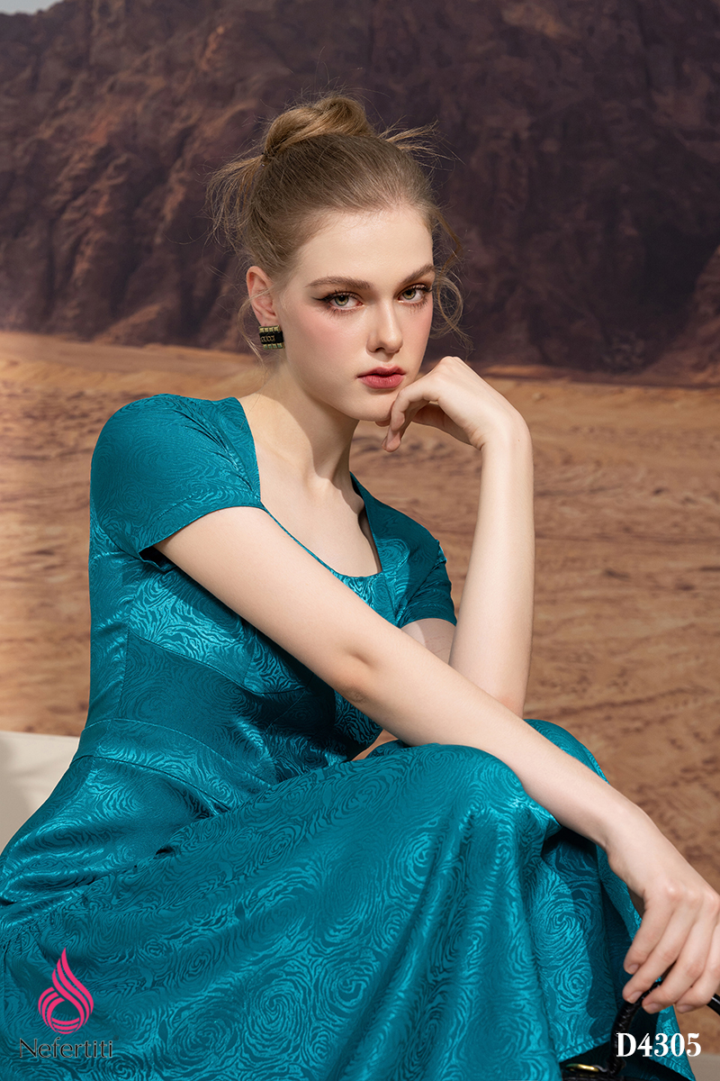 1D4305 - ĐẦM LỤA CỔ VUÔNG DÁNG XÒE