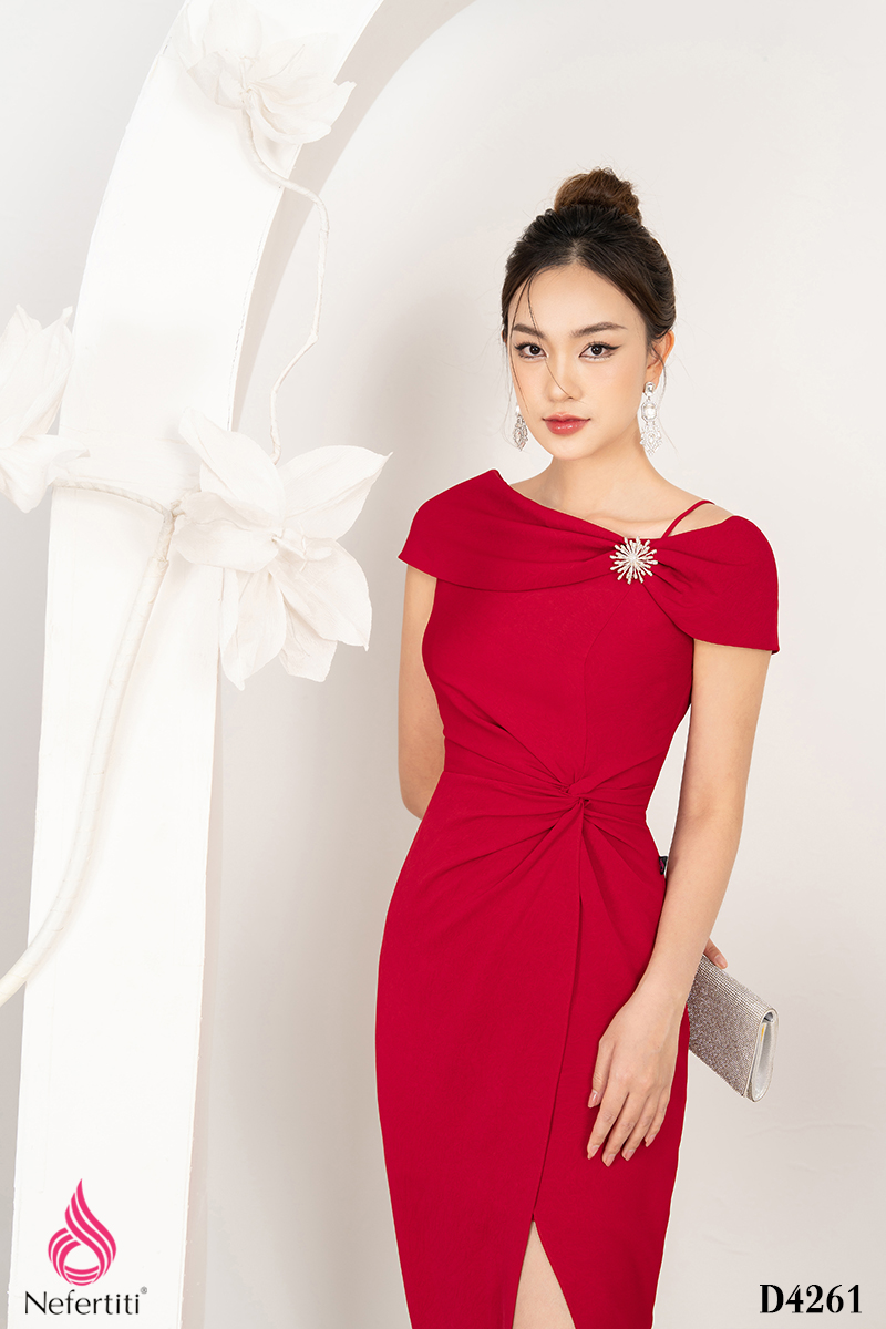 1D4261 - ĐẦM ĐỎ LỆCH VAI