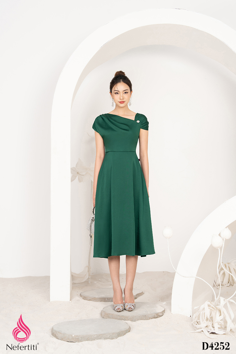 1D4252 - ĐẦM LỤA XẾP LI VAI ĐÍNH ĐÁ TRANG TRÍ