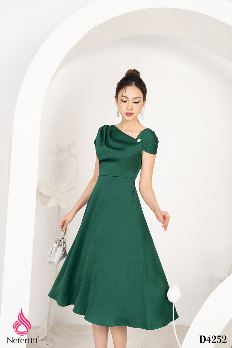 1D4252 - ĐẦM LỤA XẾP LI VAI ĐÍNH ĐÁ TRANG TRÍ