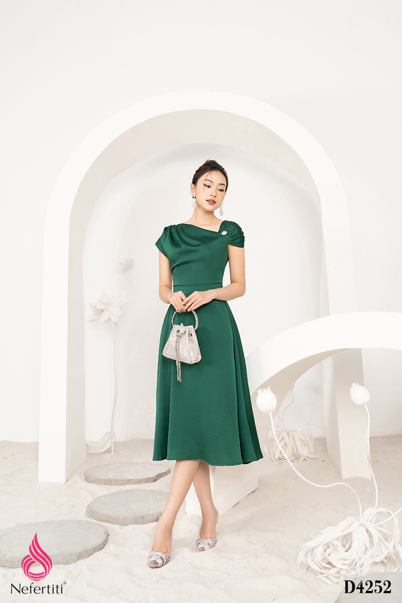 1D4252 - ĐẦM LỤA XẾP LI VAI ĐÍNH ĐÁ TRANG TRÍ