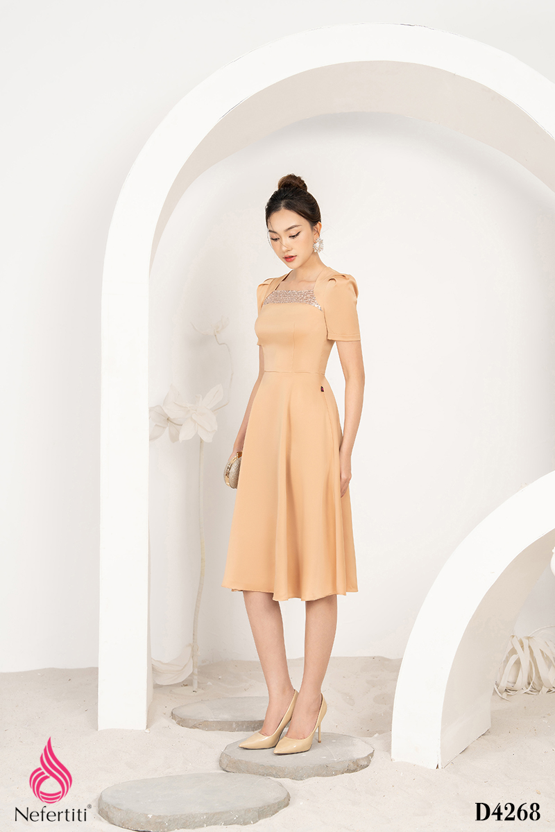 1D4268 - ĐẦM CỔ VUÔNG DÁNG XÒE