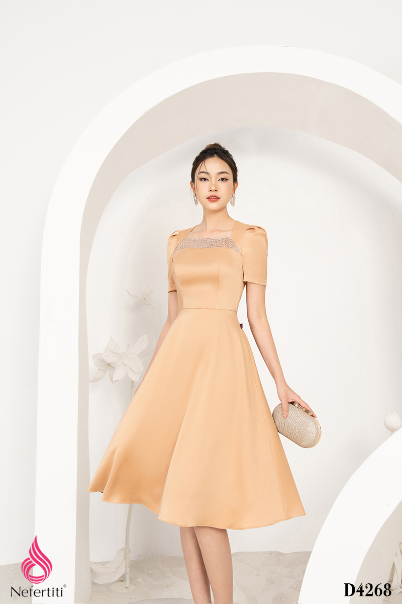 1D4268 - ĐẦM CỔ VUÔNG DÁNG XÒE