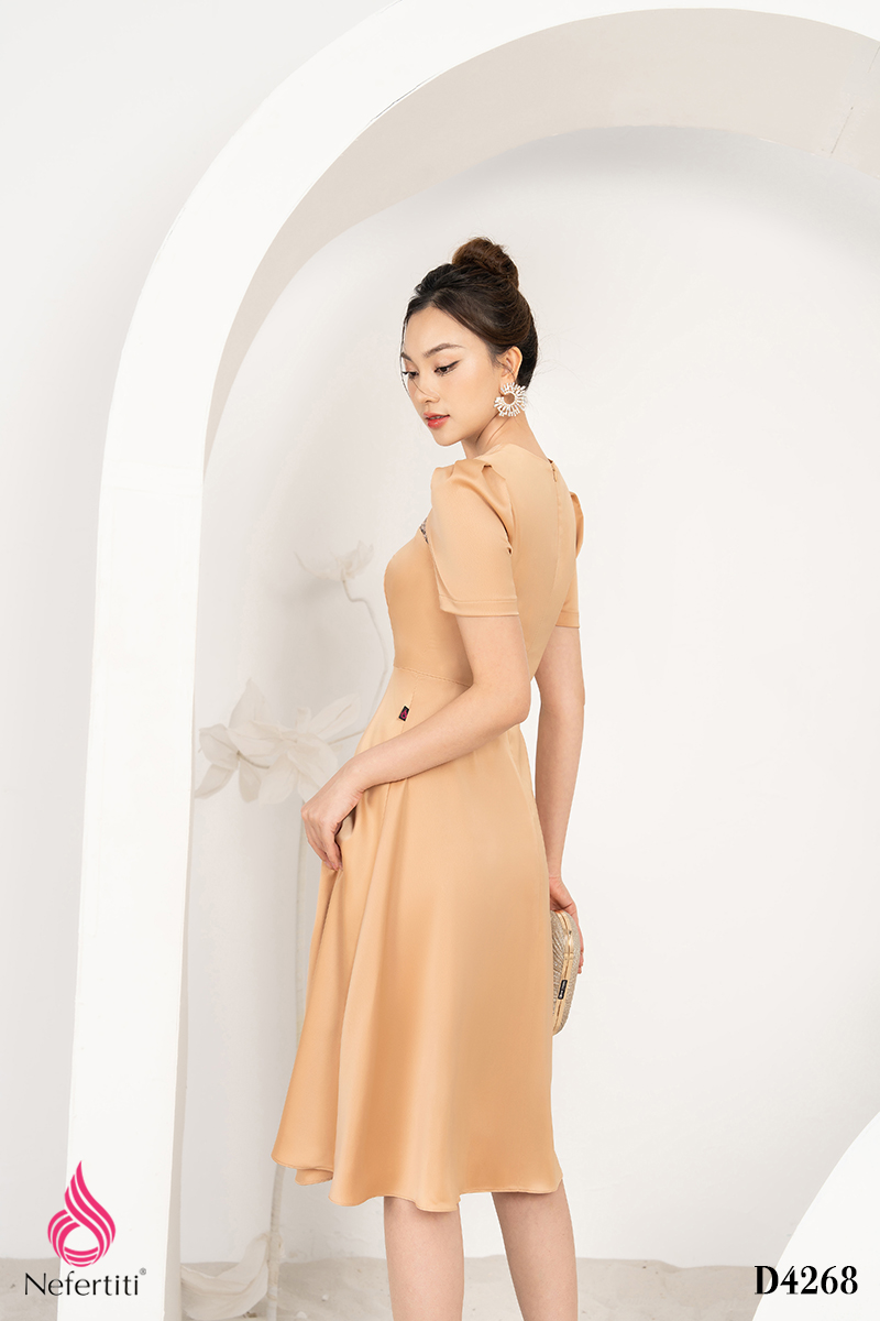 1D4268 - ĐẦM CỔ VUÔNG DÁNG XÒE